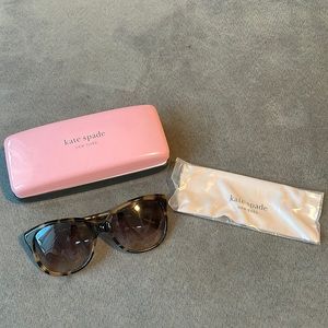 Kate Spade Tortoise Sunglasses with hard shell case and cleaning cloth